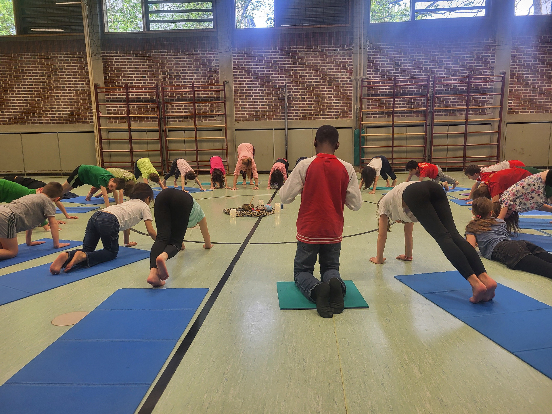 Yoga für die 3. Klassen - Bild 1