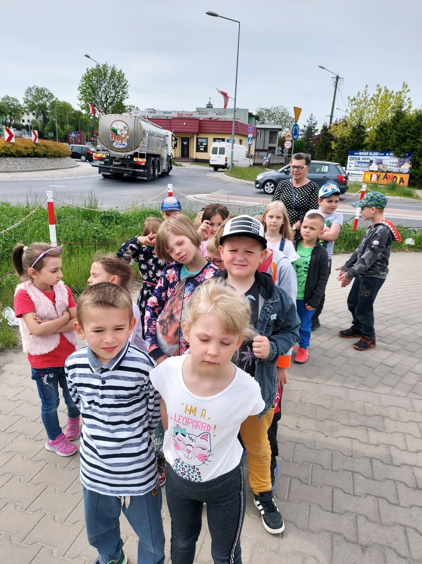 Spacer dzieci z zerówki po Radomsku - Obrazek 1