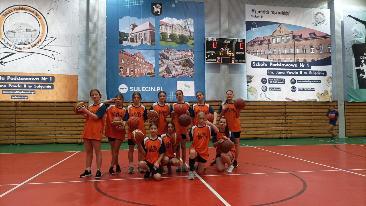 Powiatowy Turniej Piłki Koszykowej dziewcząt klas 7-8 - Obrazek 1