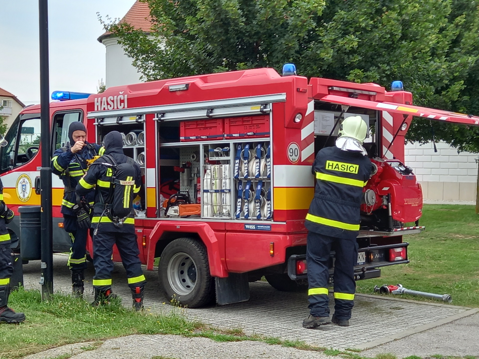 Požiarne cvičenie profesionálnych a dobrovoľných hasičov - Obrázok 1