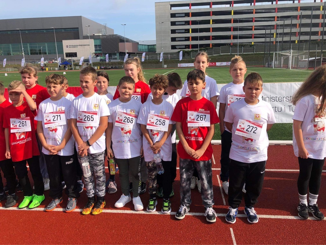 Nasi uczniowie biorący udział w zawodach Lekkoatletycznych Nadziei Olimpijskich w Kielcach