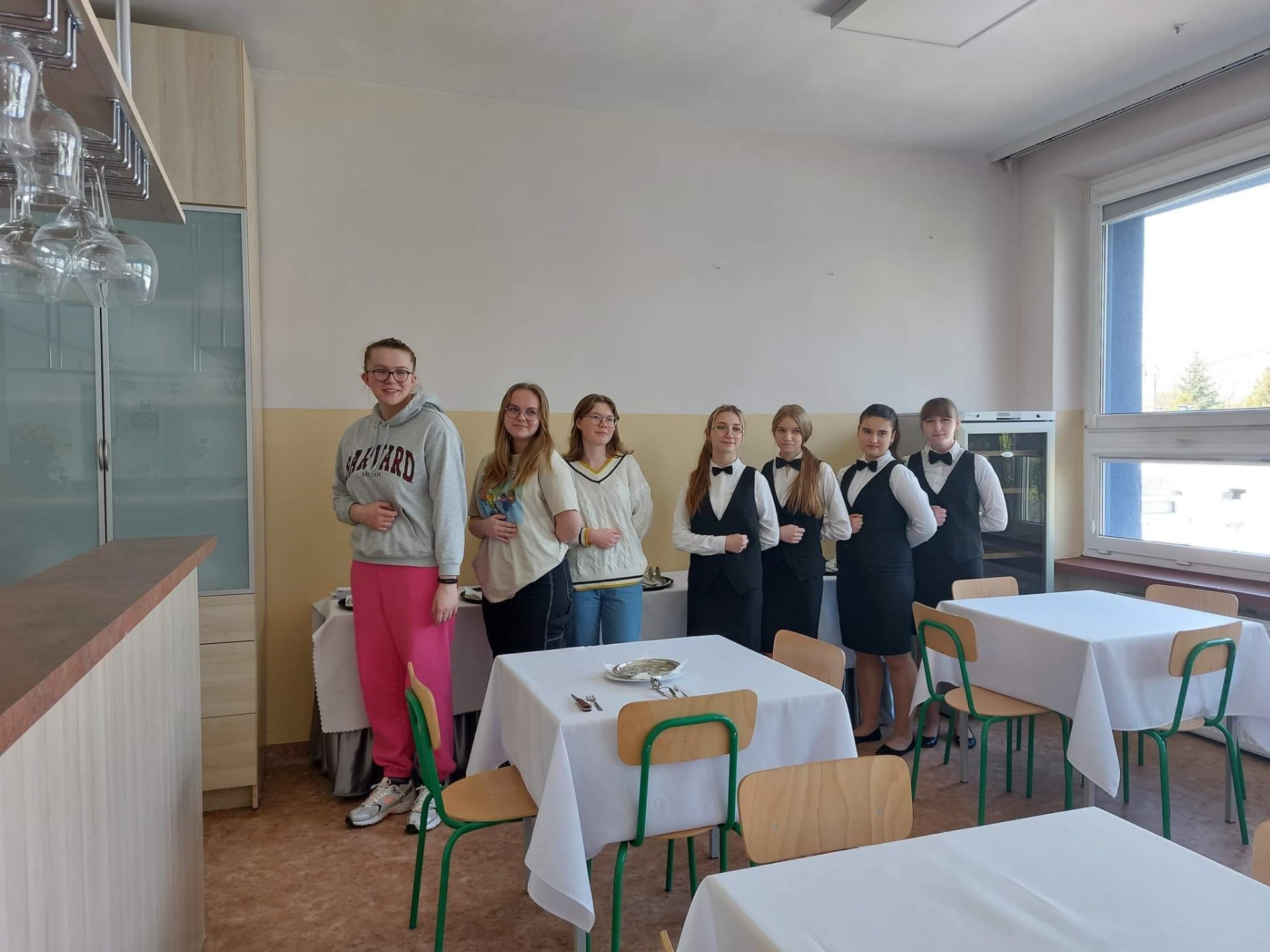 W ramach pilotażu "Rajd po fach" Uczniowie Naszej Szkoły uczestniczyli w rewelacyjnych warsztatach zorganizowanych w Zespole Szkół Gastronomicznych nr 1 😍🥰👏🥖🍞 - Obrazek 2