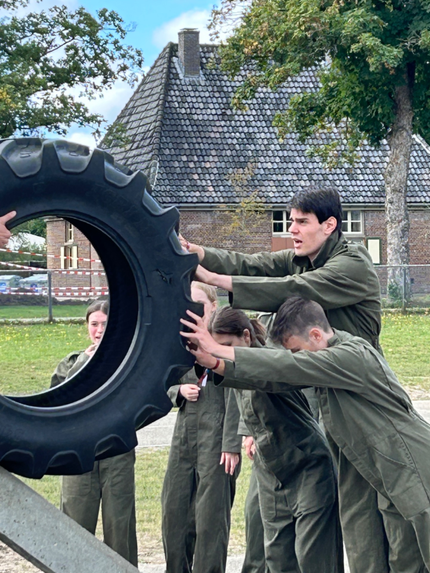 Teambuilding in der Kaserne der Niederländischen Streitkräfte.
Fitness und Köpfchen sind gefragt.