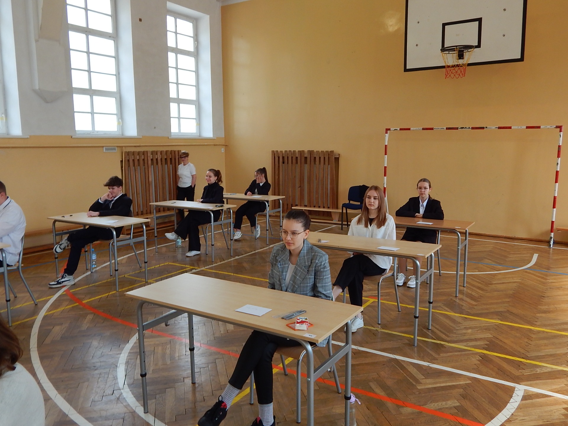 Uczniowie SP Nr 2 im. M. Kopernika w Olecku przed Egzaminem Ósmoklasisty z matematyki