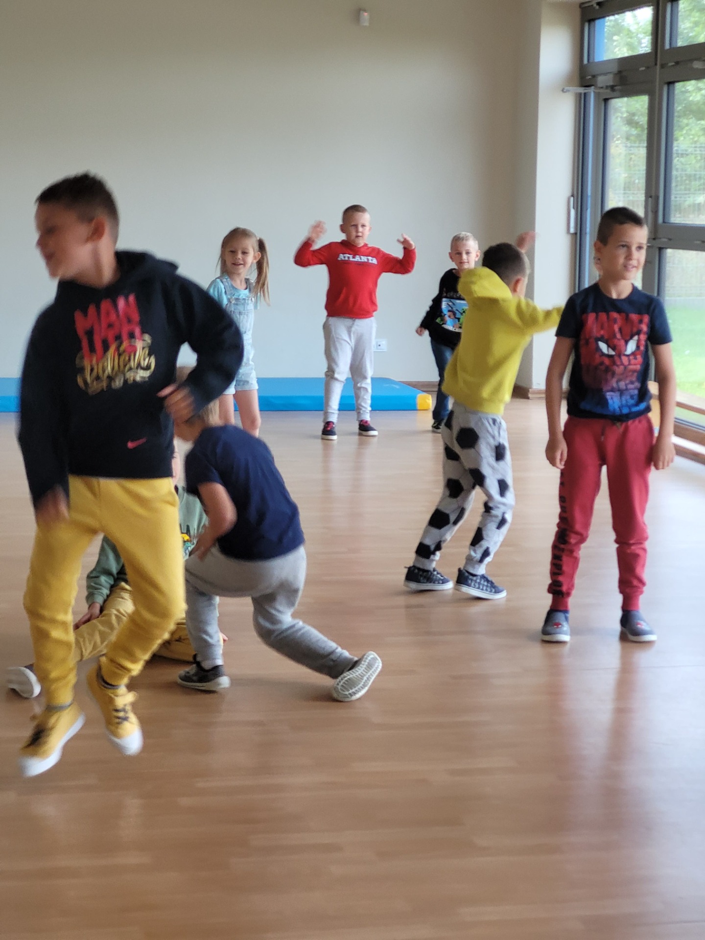 Klasa IE uczestniczyła aktywnie w zajęciach Szkoły Tańca "Save The Beat" - Obrazek 1