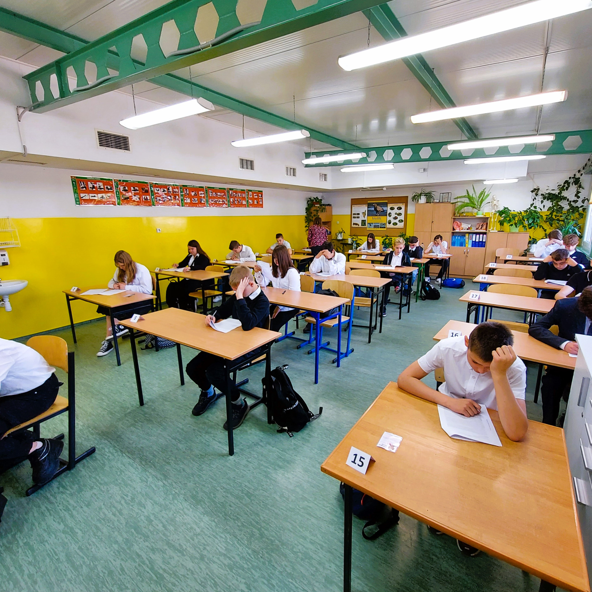 Uczniowie podczas egzaminu