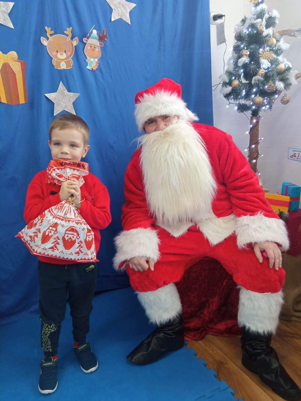 Wizyta Świętego Mikołaja w szkole i przedszkolu 2022 - Obrazek 4