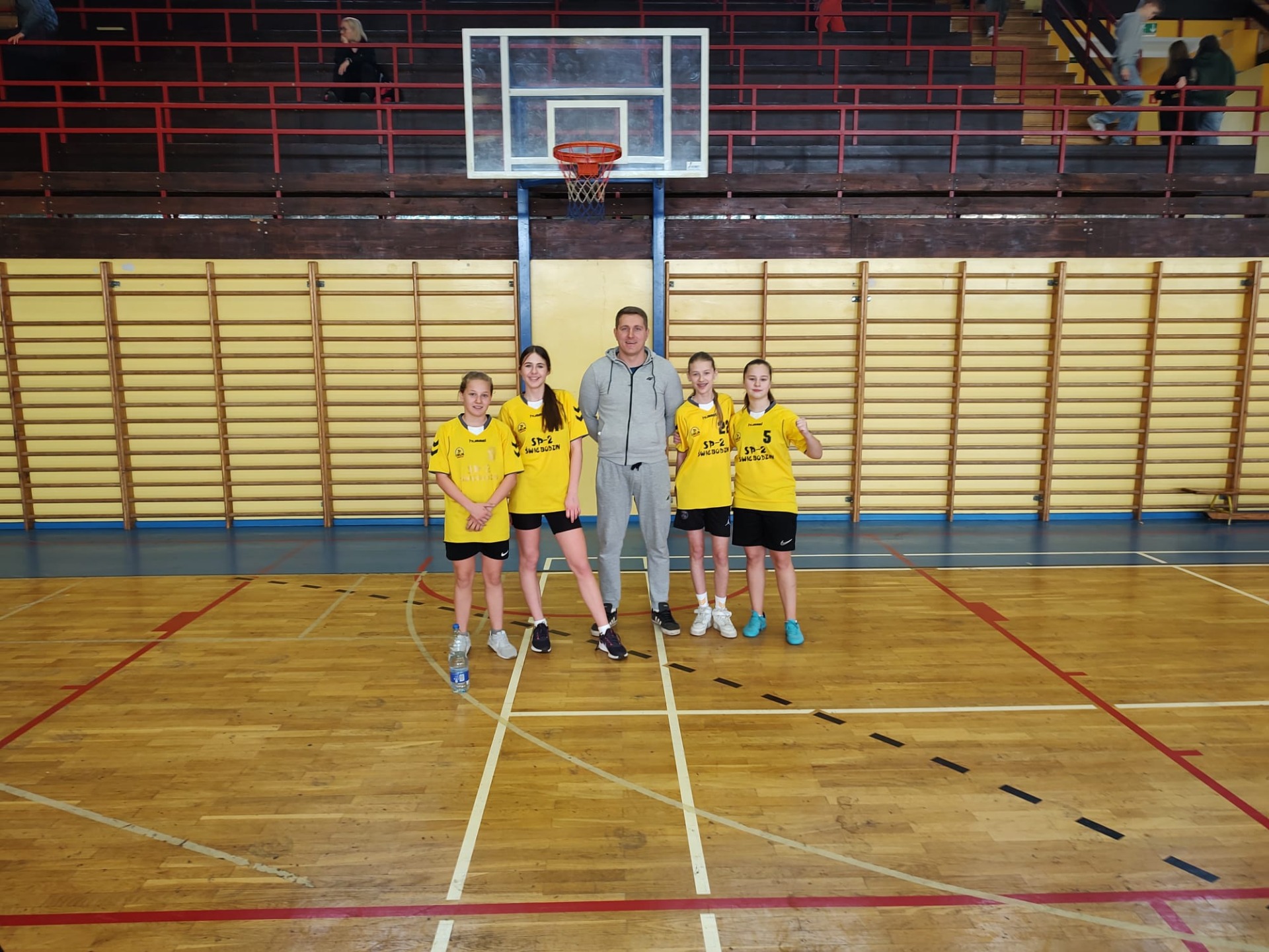 Międzyszkolne zawody w koszykówkę 3x3 dziewcząt i chłopców - Obrazek 1