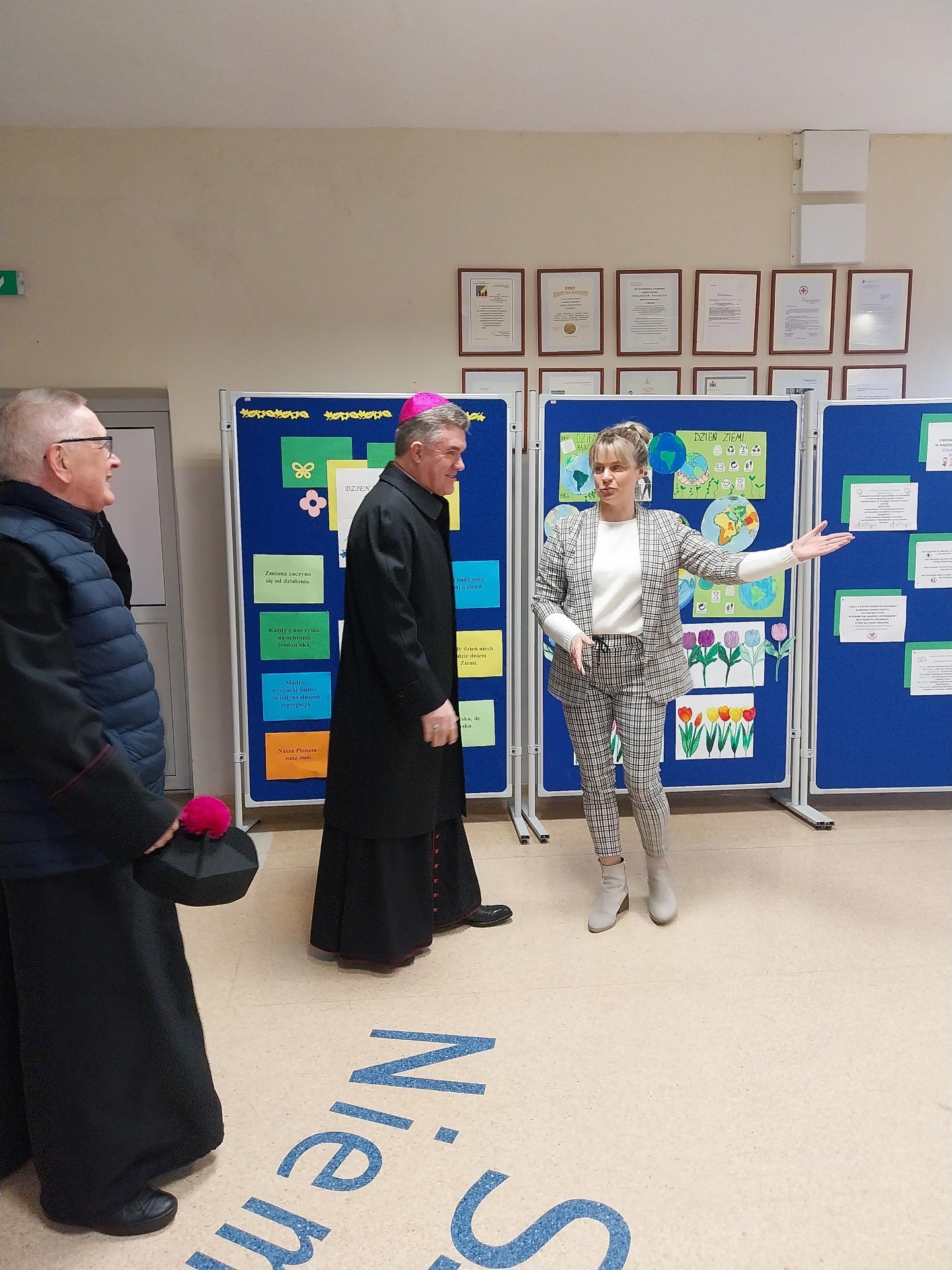 Ksiądz Biskup odwiedza naszą szkołę