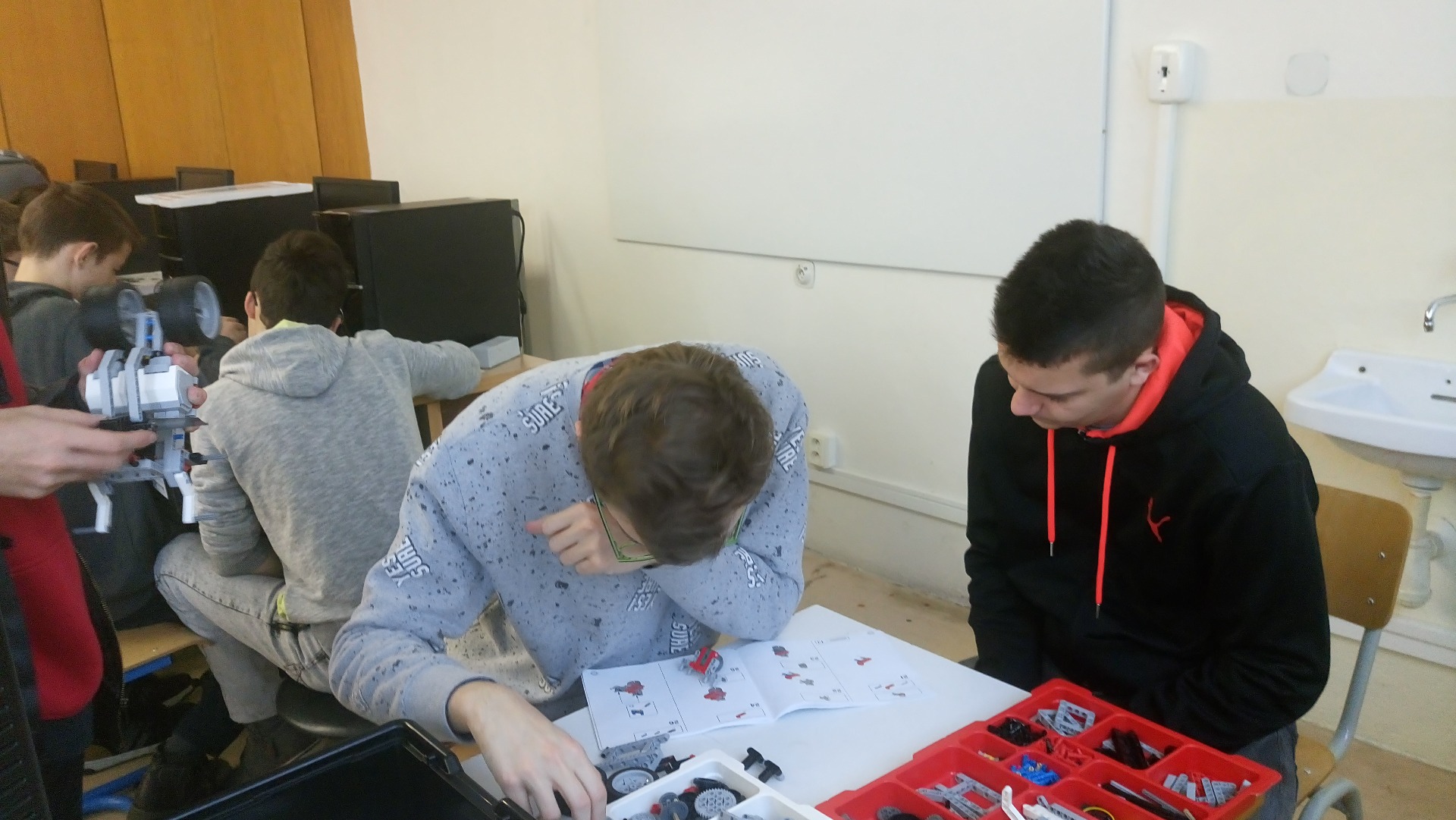 ROBOHRANIE: workshop pre prácu s robotmi LEGO Mindstorms Education - Obrázok 1