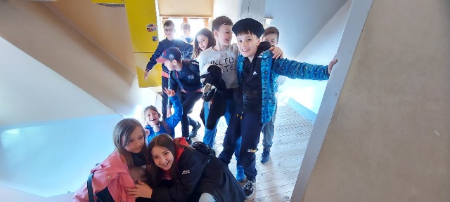 Uczniowie klas 4 podczas wycieczki na Kaszuby.