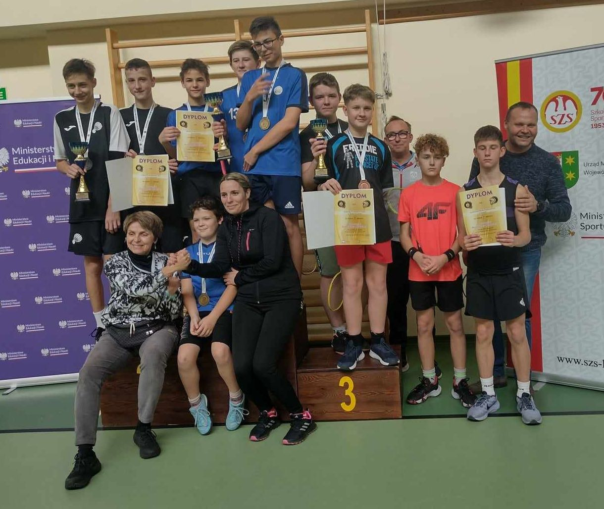 Brązowe medale  badmintonistek i badmintonistów w finale wojewódzkim Lubuskiej Olimpiady Młodzieży - Obrazek 3