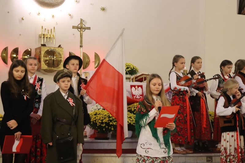 Akademia z okazji Święta Odzyskania Niepodległości przez Polskę - Obrazek 2