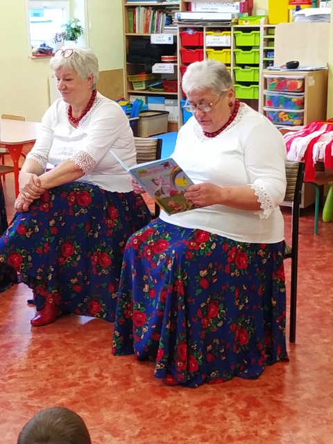 Europejski Dzień Seniora - Seniorki czytają przedszkolakom - Obrazek 3