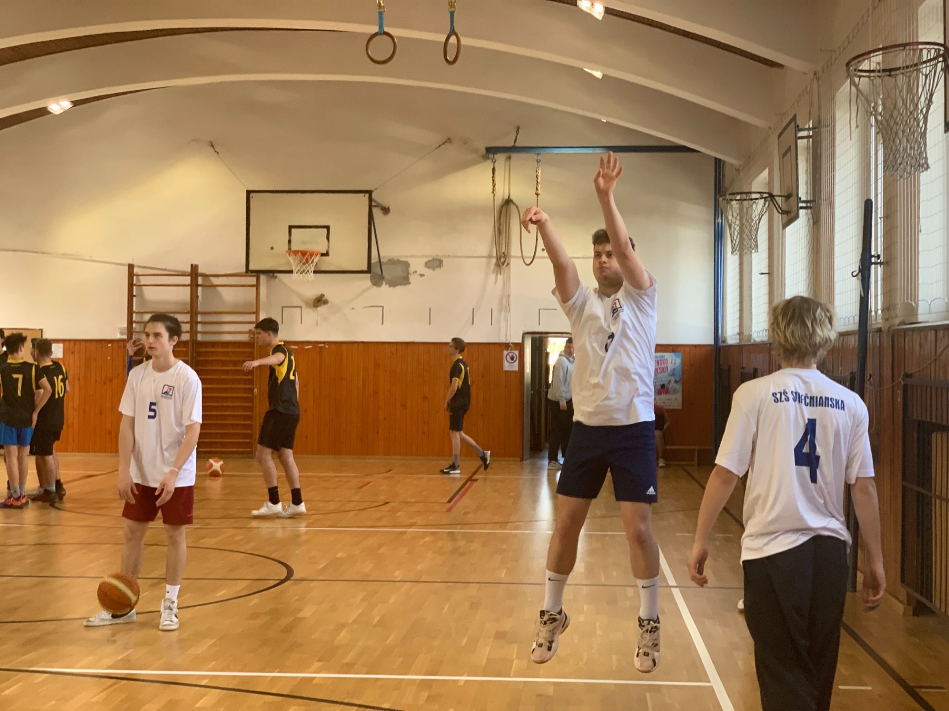 Okresné kolo v basketbale stredoškolákov - Obrázok 4