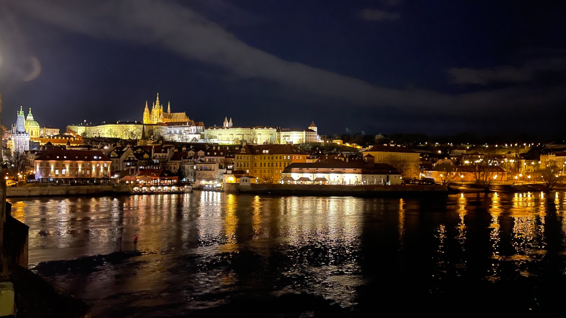 Widok Pragi nocą