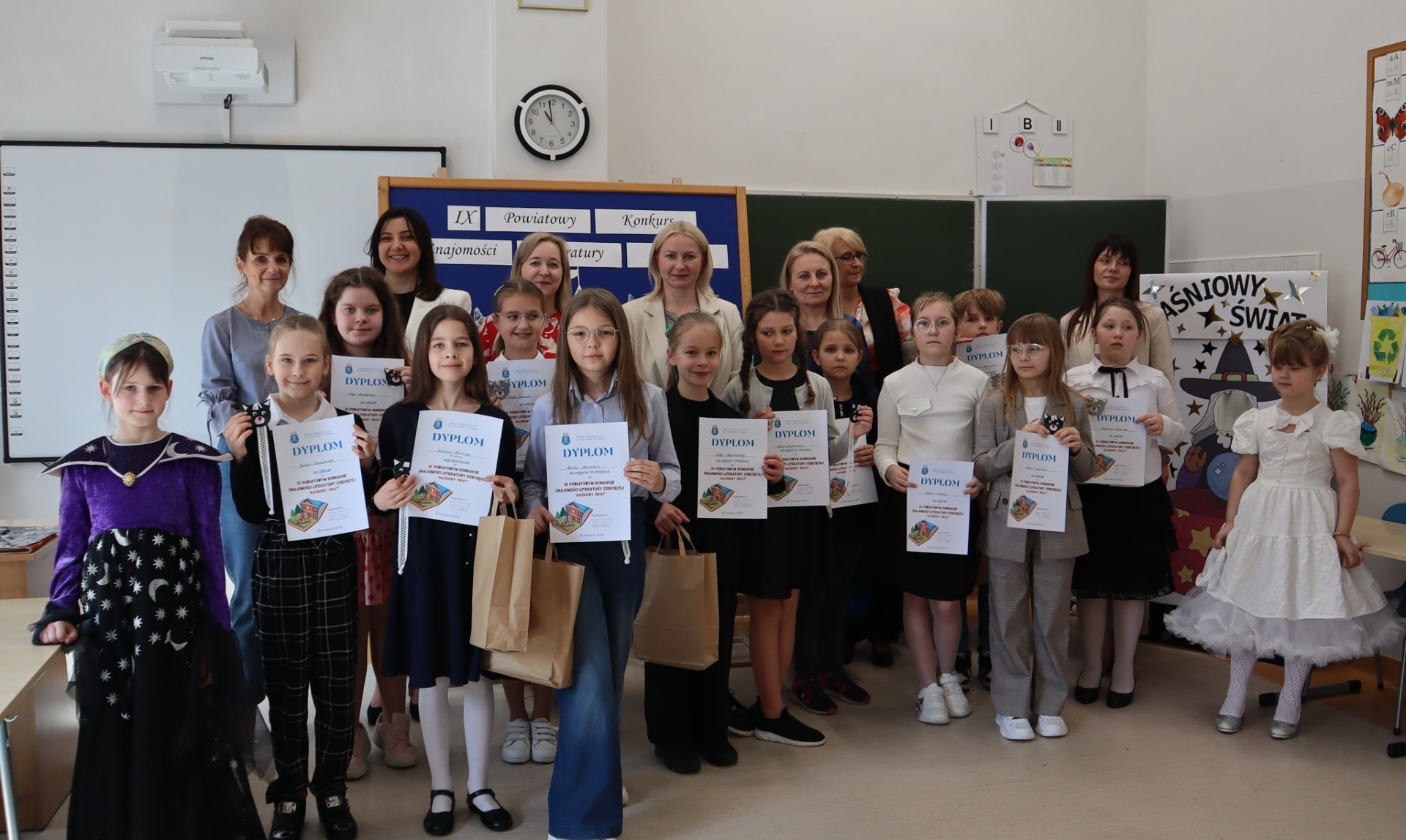 Uczestnicy  IX Powiatowego Konkursu Znajomości Literatury Dziecięcej „Baśniowy świat”