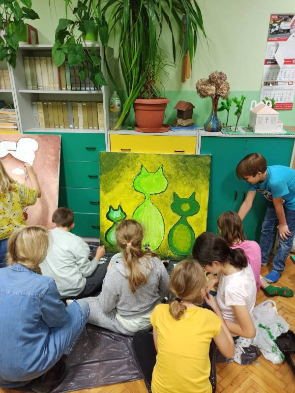 Akcja „Malujemy sercem” - dzieci wykonują szkice i malują obrazy