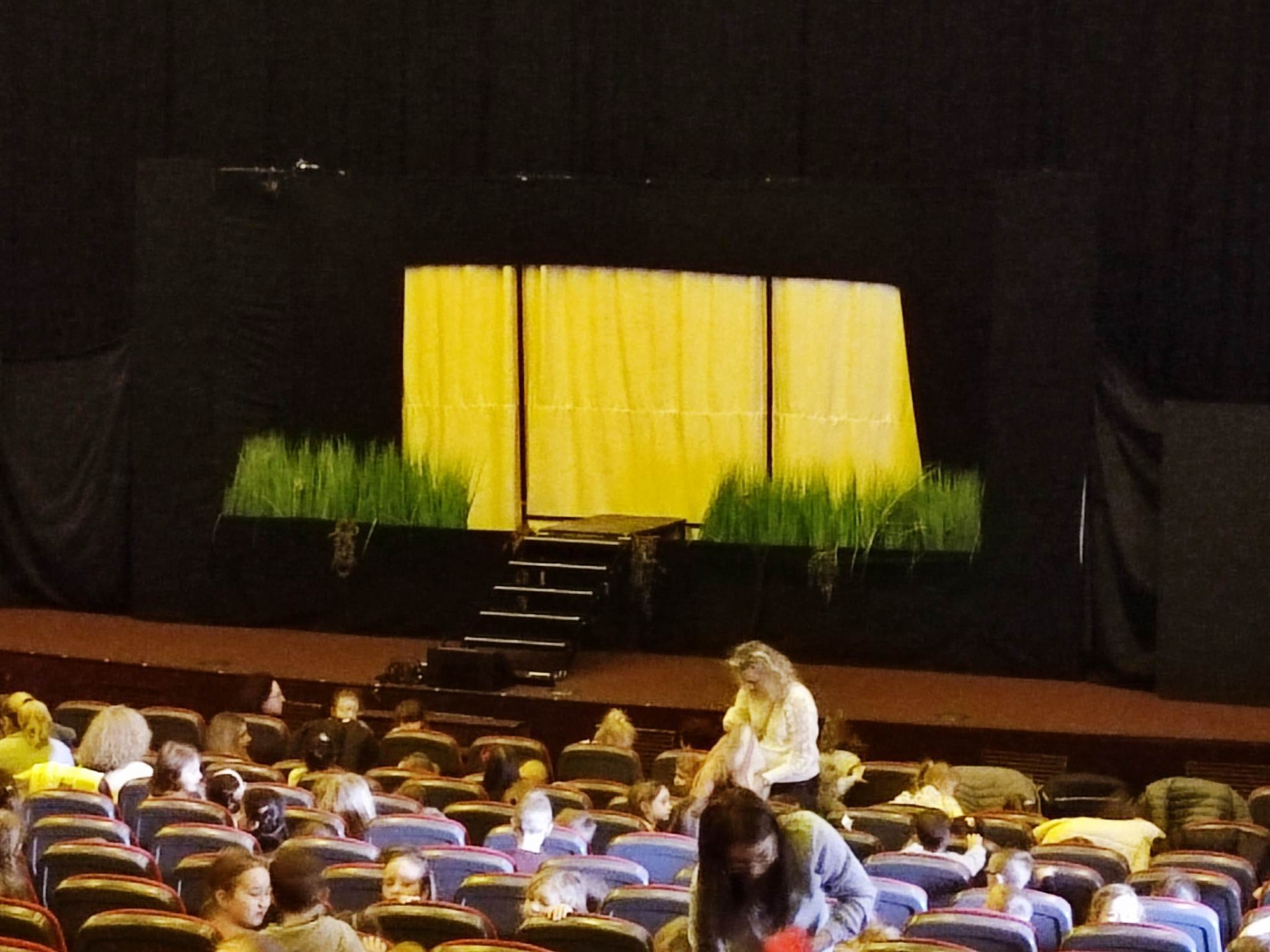 Klasa 1 i Klasa 4 w teatrze na spektaklu pt. "Księga Dżungli" 🥰🥰🥰 - Obrazek 2